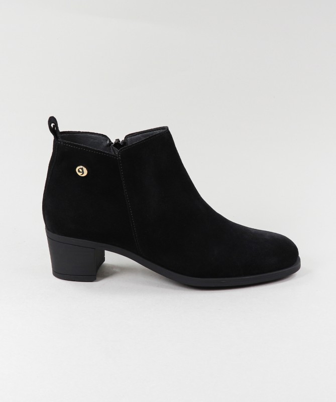 Ginova Medium Heeled Boots
