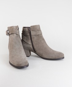 Botas de Mulher Ginova de Salto Médio