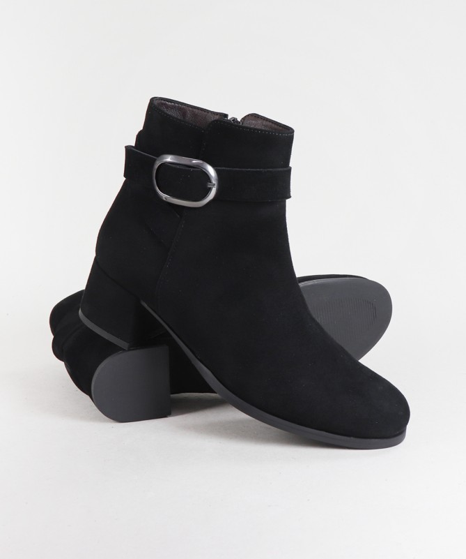 Botas de Mulher Ginova de Salto Médio